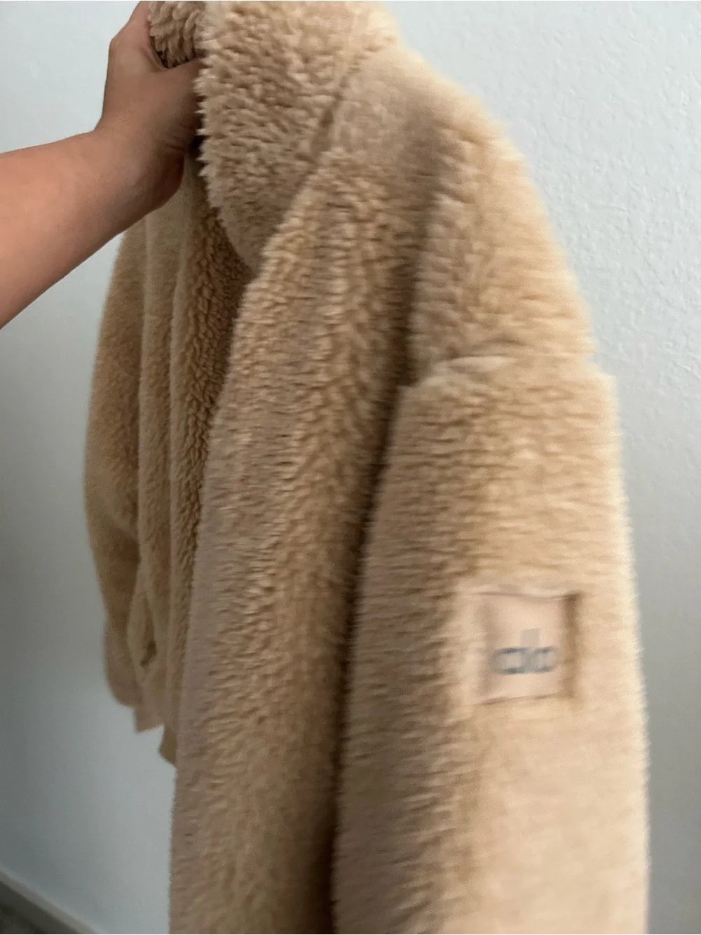 Alo Yoga Foxy Sherpa Jacket in Camel small